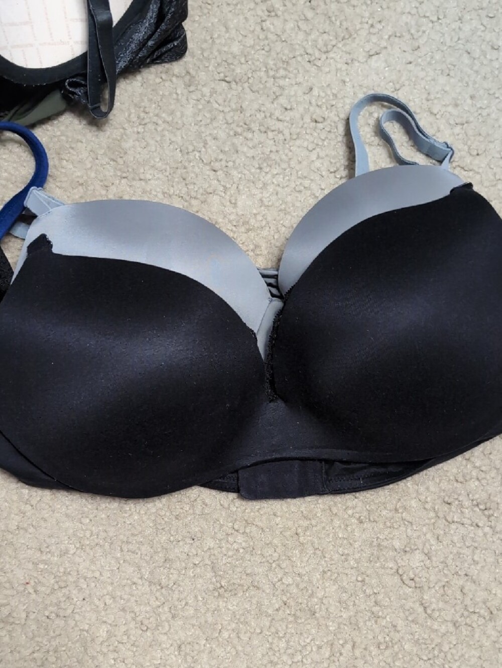 Mixed Set of VICTORIA'S SECRET AND PINK PUSH UP BRAS. - Picture 11 of 16
